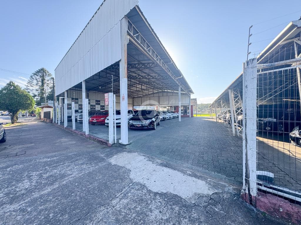 Prédio no Quintas